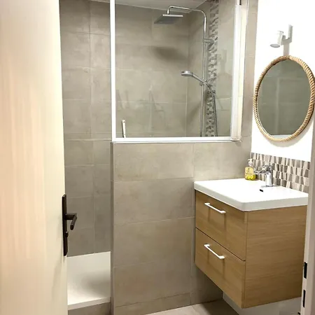 4 People Stella דירה